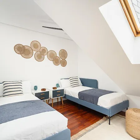 Helloasturias Oviedo, Un Espacio Luminoso Y Moderno En El Corazon De La Ciudad * 오비에도