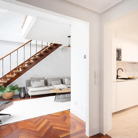 Helloasturias Oviedo, Un Espacio Luminoso Y Moderno En El Corazon De La Ciudad * 오비에도