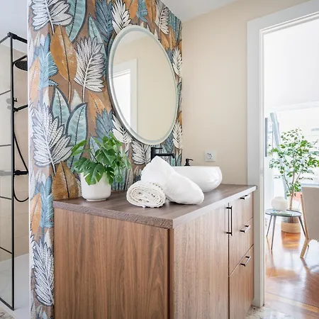 Helloasturias Oviedo, Un Espacio Luminoso Y Moderno En El Corazon De La Ciudad