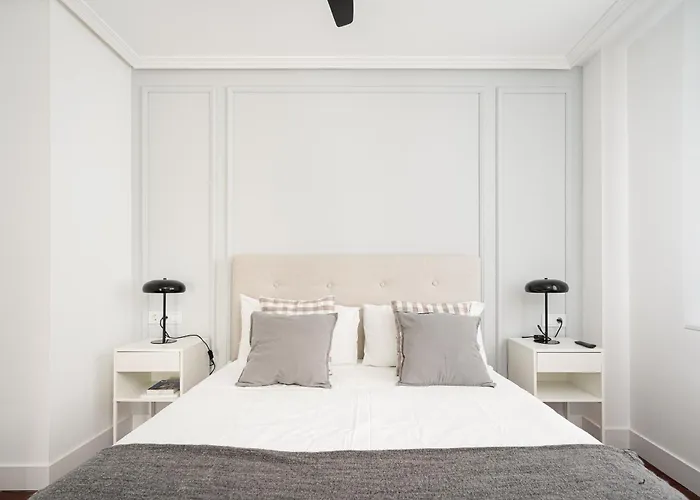 Apartamento Helloasturias Oviedo, Un Espacio Luminoso Y Moderno En El Corazón De La Ciudad *